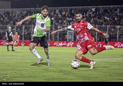 دیدار تیم‌های فوتبال خیبر خرم‌آباد و پرسپولیس