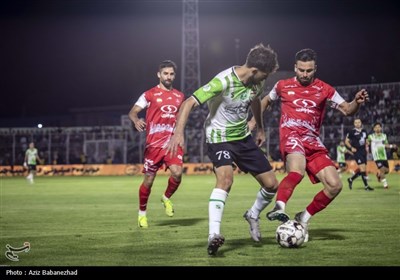دیدار تیم‌های فوتبال خیبر خرم‌آباد و پرسپولیس