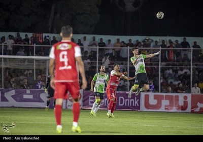 دیدار تیم‌های فوتبال خیبر خرم‌آباد و پرسپولیس