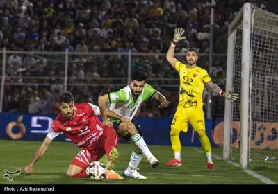 دیدار تیم‌های فوتبال خیبر خرم‌آباد و پرسپولیس