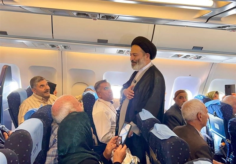  حضور سرپرست حجاج ایرانی در جمع مسافران پرواز تهران-مدینه 