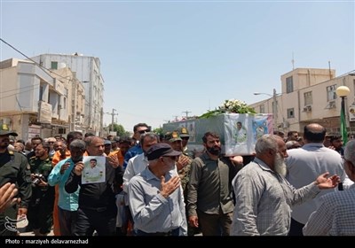 مراسم وداع و تشیع شهید تنگستانی در شهرستان بندرلنگه