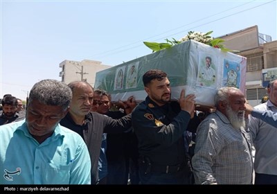 مراسم وداع و تشیع شهید تنگستانی در شهرستان بندرلنگه