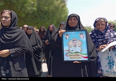 مراسم وداع و تشیع شهید تنگستانی در شهرستان بندرلنگه