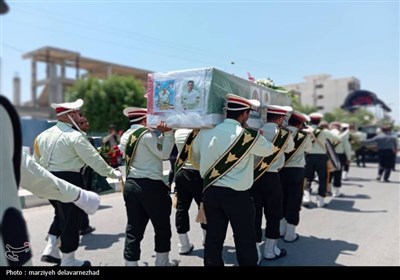 مراسم وداع و تشیع شهید تنگستانی در شهرستان بندرلنگه