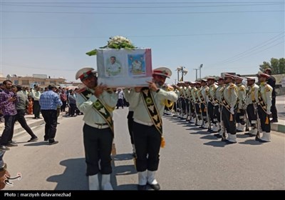 مراسم وداع و تشیع شهید تنگستانی در شهرستان بندرلنگه