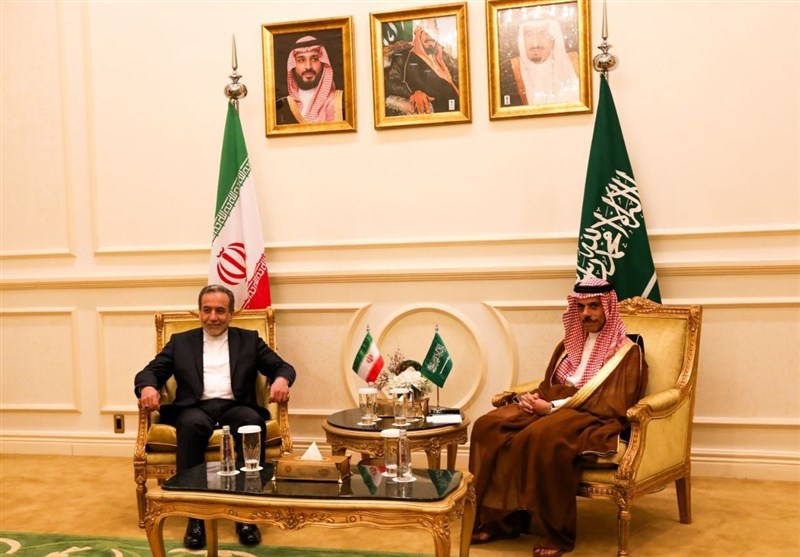 رایزنی عراقچی با وزیر خارجه عربستان