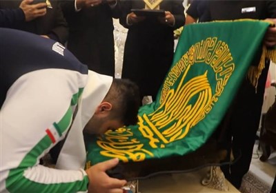 اهدا مدال نقره جهانی نعمتی مقدم به بارگاه مقدس امام رضا(ع)