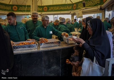 فالوده شیرازی، هدیه شیرازی ها به زائران حرم رضوی