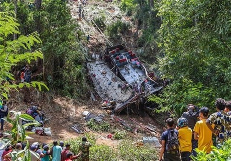 Bus Carrying Pilgrims Crashes Killing 21 in Sri Lanka