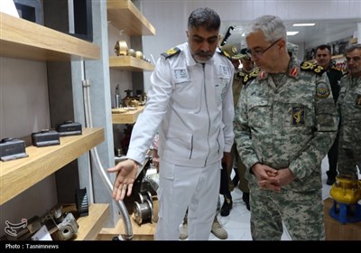 بازدید سرلشکر باقری از کارخانجات نداجا در بندرعباس