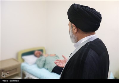 بازدید سرپرست حجاج ایرانی از مرکز پزشکی هلال احمر در مدینه