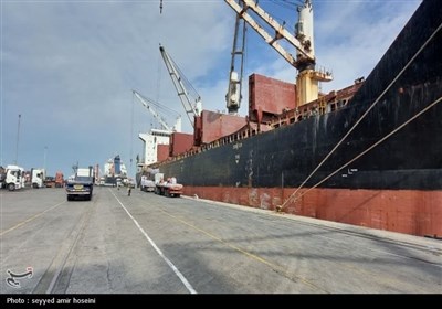 پهلوگیری 2 کشتی حامل 38 هزار تن برنج وارداتی در بندر بوشهر