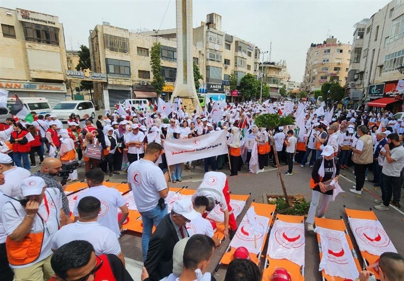  اجتماع فلسطینیان ساکن کرانه باختری در روز جهانی هلال احمر 