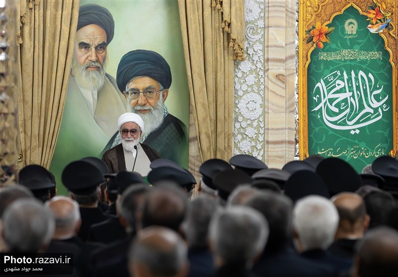 ۳۰۸ نفر از خادمان حرم مطهر رضوی، حکم خدمت گرفتند