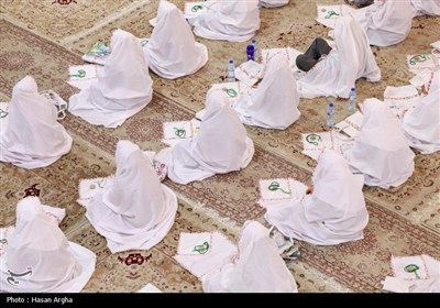 جشن تکلیف 500 دانش آموز دختر در حسینیه اعظم زنجان