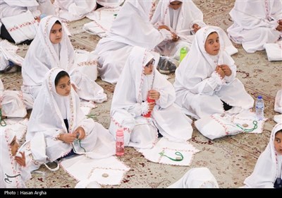 جشن تکلیف 500 دانش آموز دختر در حسینیه اعظم زنجان