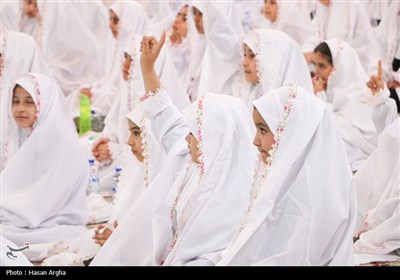 جشن تکلیف 500 دانش آموز دختر در حسینیه اعظم زنجان