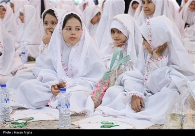 جشن تکلیف 500 دانش آموز دختر در حسینیه اعظم زنجان