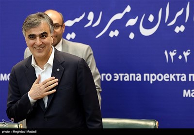 محمدرضا فرزین رییس کل بانک‌مرکزی