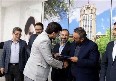 برگزيده،خانم،پايگاه،خبري،خبرگزاري،لوح،اهدا،تعلق،تقدير،شايسته