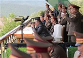 بازدید کیم جونگ‌اون از تمرینات نظامی ارتش کره‌شمالی