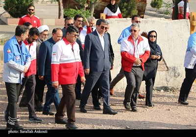 بازدید استاندار کرمان از تجهیزات هلال احمر