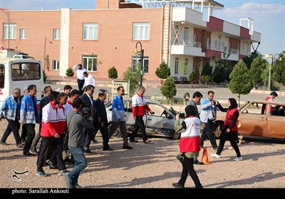 بازدید استاندار کرمان از تجهیزات هلال احمر