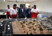 بازدید استاندار کرمان از تجهیزات هلال احمر
