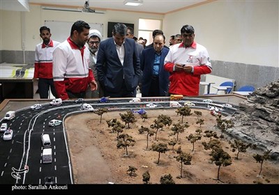 بازدید استاندار کرمان از تجهیزات هلال احمر