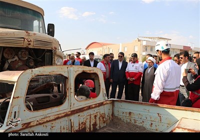 بازدید استاندار کرمان از تجهیزات هلال احمر