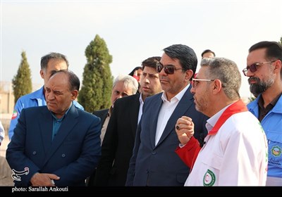 بازدید استاندار کرمان از تجهیزات هلال احمر