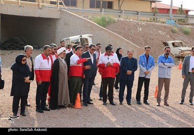 بازدید استاندار کرمان از تجهیزات هلال احمر