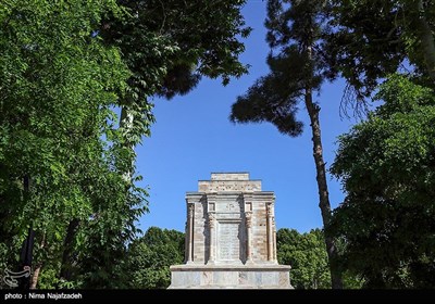 حکیم ابوالقاسم فردوسی توسی" زادهٔ ۳۱۹ خورشیدی و درگذشته‌ی پیش از ۳۹۷ خورشیدی" سخن‌سرای نامی ایران و سرایندهٔ شاهنامه حماسهٔ ملی ایران است
