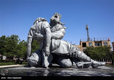 مجموعهٔ فرهنگی باغ آرامگاه فردوسی در طوس و در ۲۵ کیلومتری شمال‌غربی شهر مشهد در مسیری منشعب از بزرگراه مشهد–قوچان، نزدیک به شهر تاریخی تابران و بقعهٔ تاریخی هارونیه قرار دارد. 