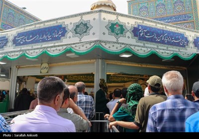 خدمتگزاری کرمانی‌ها در چایخانه حرم رضوی