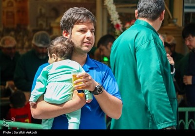 خدمتگزاری کرمانی‌ها در چایخانه حرم رضوی