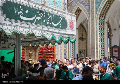 خدمتگزاری کرمانی‌ها در چایخانه حرم رضوی