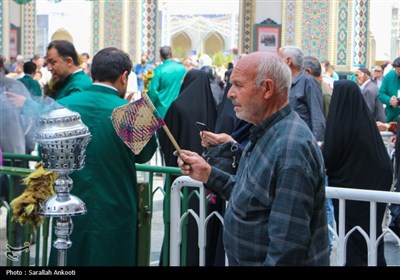 خدمتگزاری کرمانی‌ها در چایخانه حرم رضوی