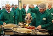 خدمتگزاری کرمانی‌ها در چایخانه حرم رضوی