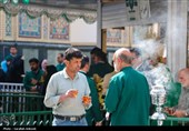 خدمتگزاری کرمانی‌ها در چایخانه حرم رضوی