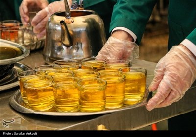 خدمتگزاری کرمانی‌ها در چایخانه حرم رضوی