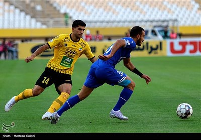 دیدار تیمهای فوتبال سپاهان اصفهان و استقلال تهران
