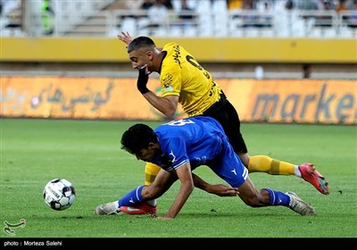 دیدار تیمهای فوتبال سپاهان اصفهان و استقلال تهران