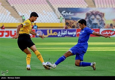 دیدار تیمهای فوتبال سپاهان اصفهان و استقلال تهران