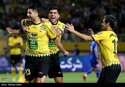 دیدار تیمهای فوتبال سپاهان اصفهان و استقلال تهران