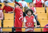 دیدار تیم‌های فوتبال پرسپولیس و هوادار