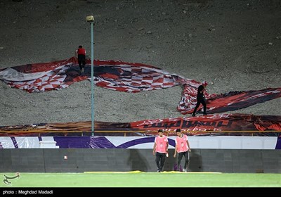 دیدار تیم‌های فوتبال پرسپولیس و هوادار