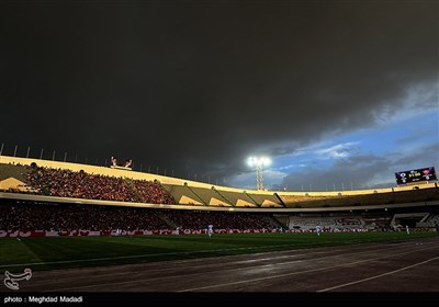 دیدار تیم‌های فوتبال پرسپولیس و هوادار