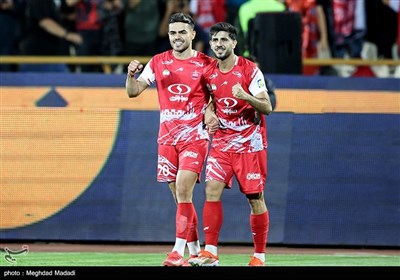 دیدار تیم‌های فوتبال پرسپولیس و هوادار